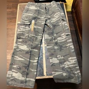 NWT Steve and Barry’s Camo Cargo